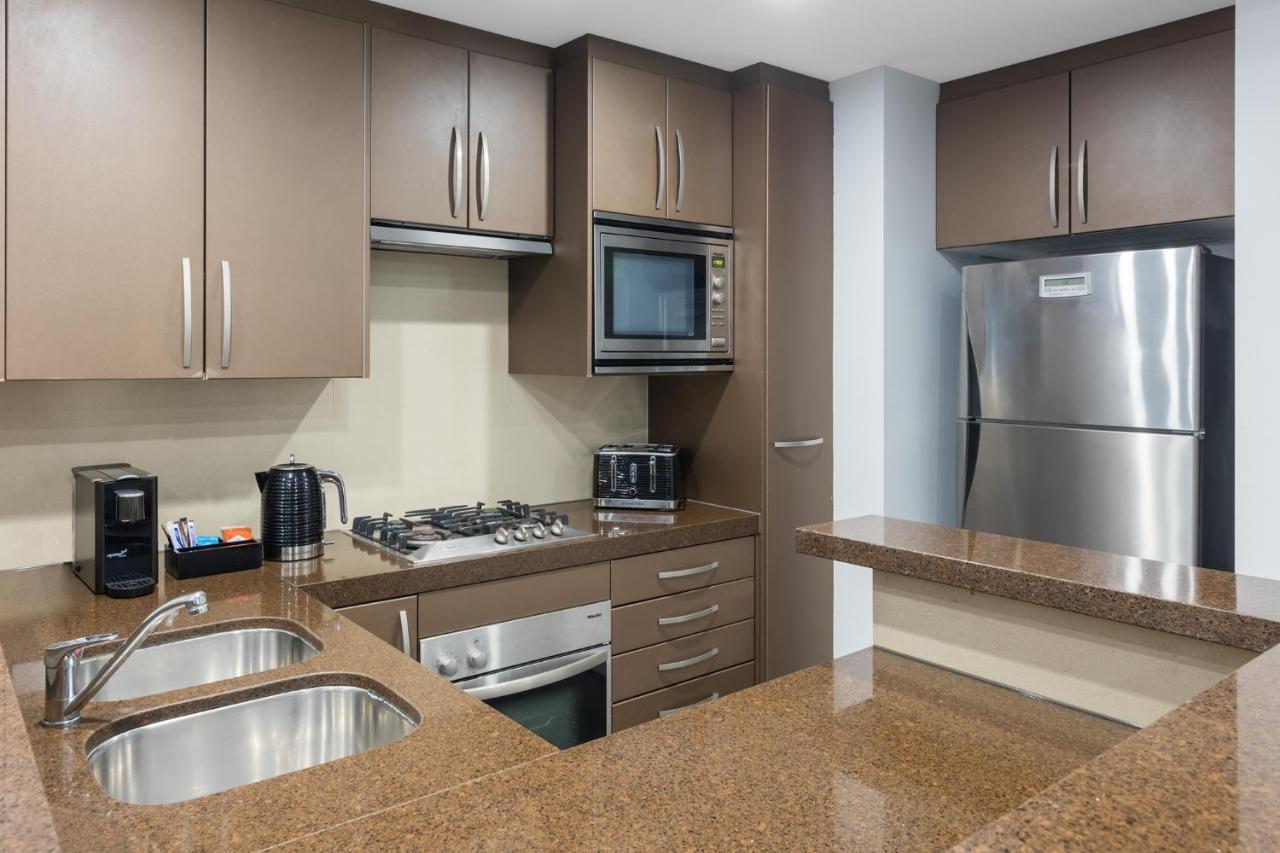 Meriton Suites World Tower, Sidney Exterior foto A typical kitchen in a serviced apartment