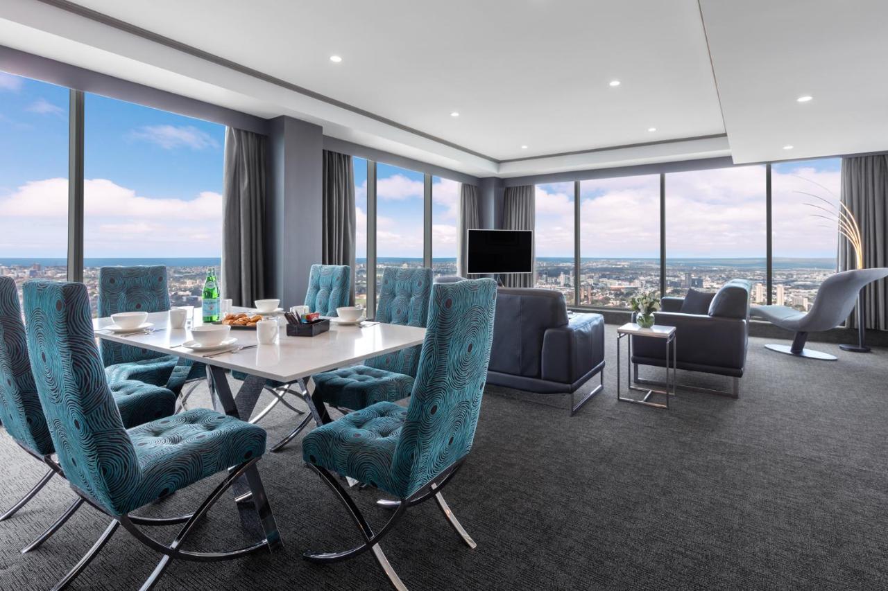 Meriton Suites World Tower, Sidney Exterior foto The Boardroom at the 360° Sky Lounge