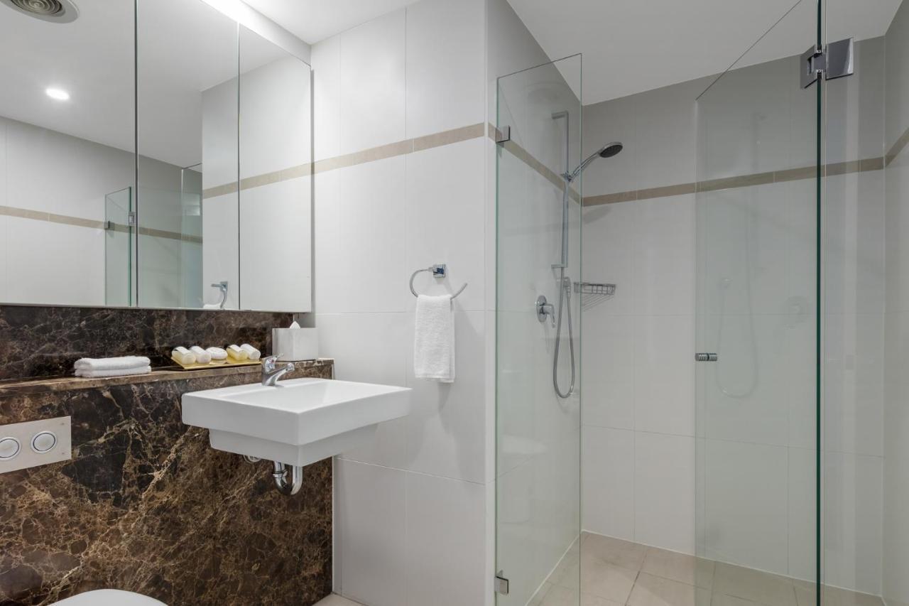 Meriton Suites World Tower, Sidney Exterior foto A shower enclosure