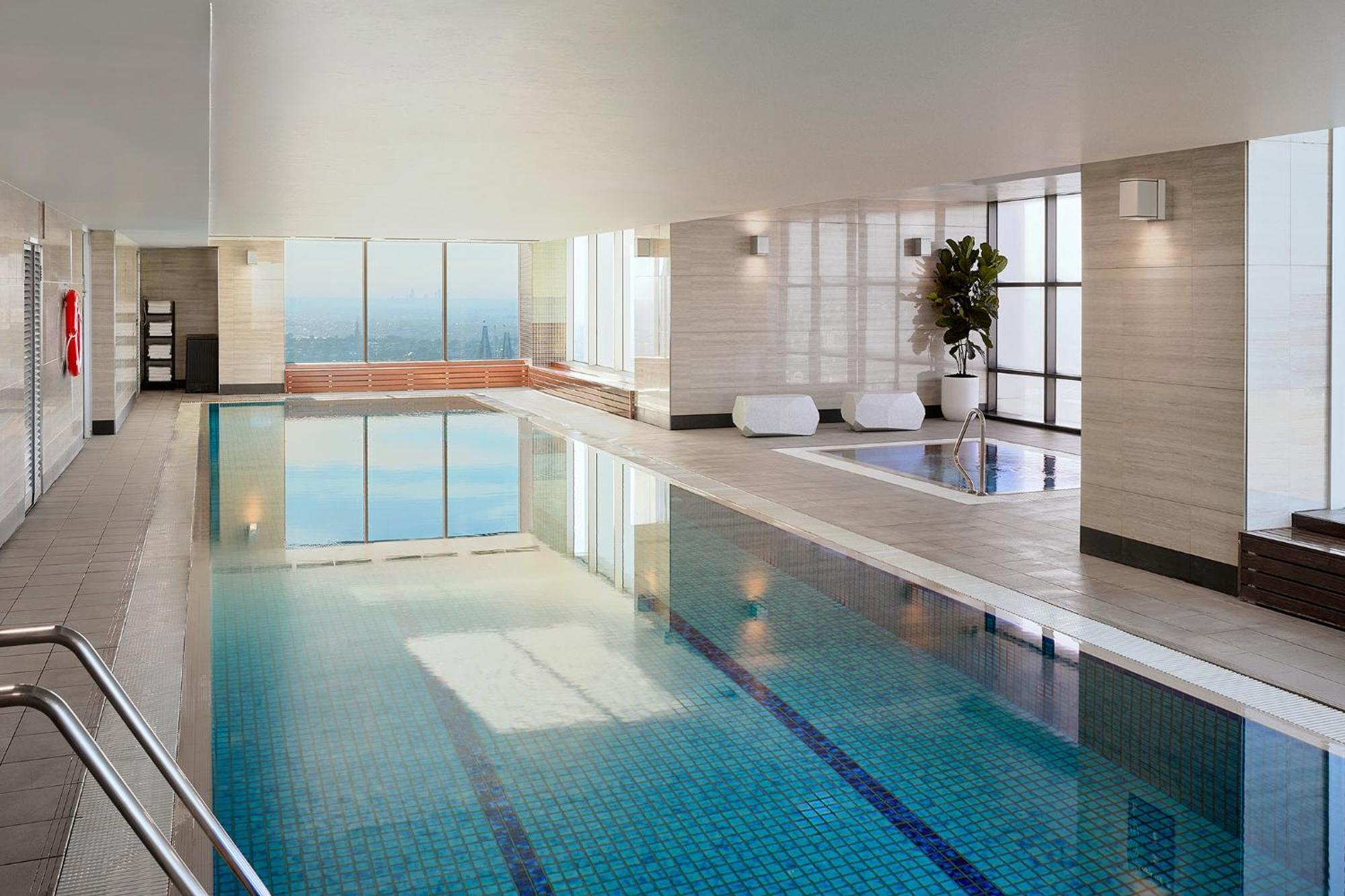 Meriton Suites World Tower, Sidney Exterior foto The pool at the hotel